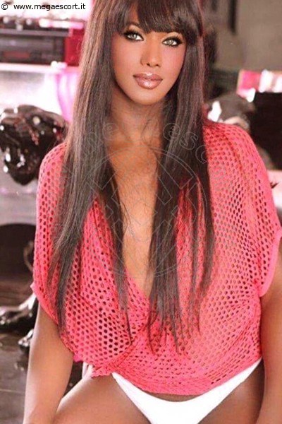 Laura Terza Gamba  MILANO 3383091910